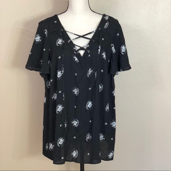 torrid Tops - Torrid Criss Cross v-neck floral print blouse